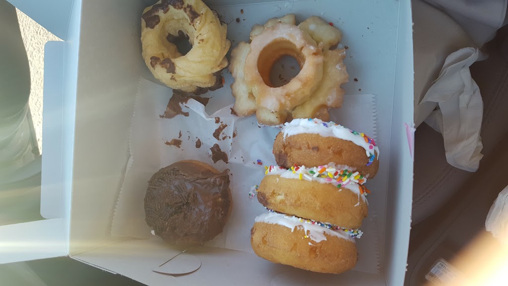 Pams Donuts & Ice Cream | 28016 Seco Canyon Rd, Santa Clarita, CA 91390, USA | Phone: (661) 297-4252