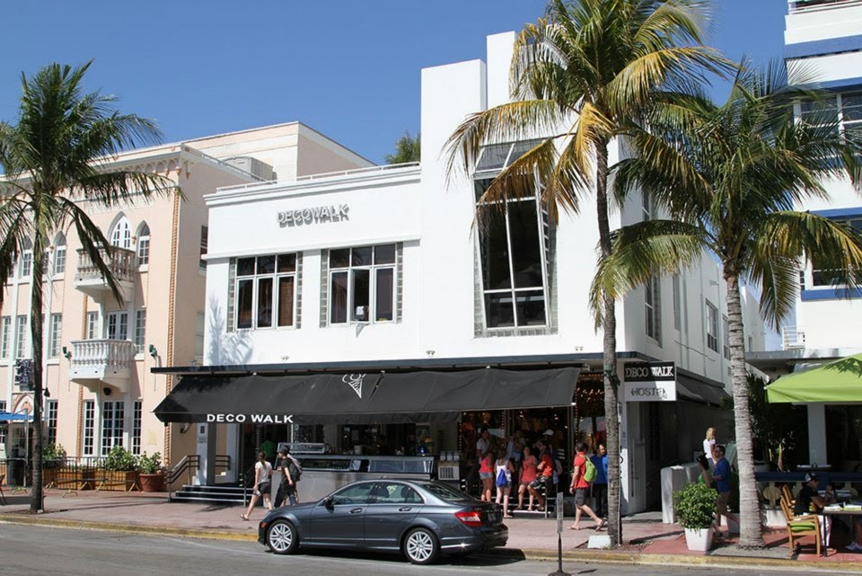 Deco Walk | 928 Ocean Dr, Miami Beach, FL 33139, USA | Phone: (305) 397-8423