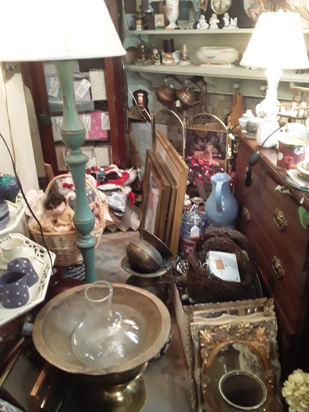 On A Whim Collectables, Antiques & Furniture. | 826 E Rutland St, Covington, LA 70433, USA | Phone: (985) 960-2117