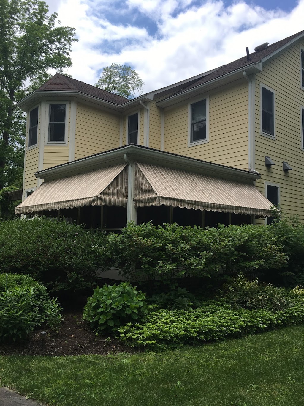 Dutchess Custom Awnings | 1075 NY-82 #7, Hopewell Junction, NY 12533, USA | Phone: (845) 226-3039