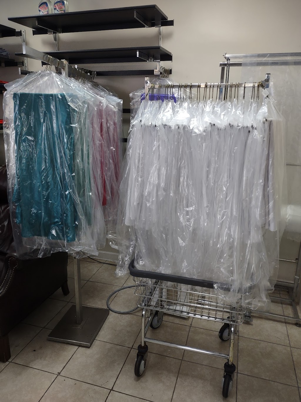 KCL Laundry Services | 21574 Dequindre Rd, Warren, MI 48091, USA | Phone: (586) 322-8156
