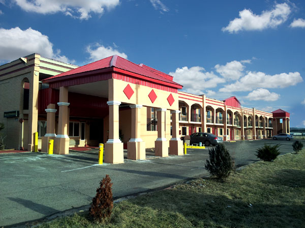 Garden Inn Shepherdsville KY | 130 S Lakeview Dr, Shepherdsville, KY 40165 | Phone: (502) 543-3011