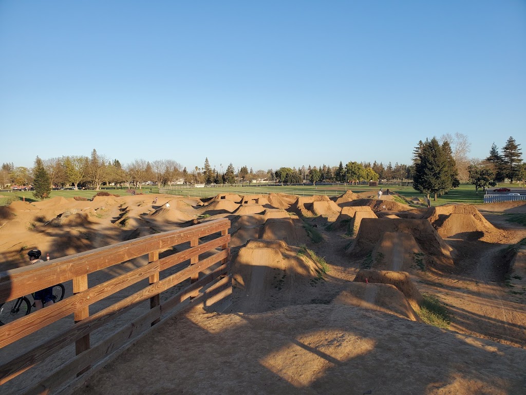 Off-Leash Dog Park | Park Rd, Elk Grove, CA 95624, USA | Phone: (916) 405-5355