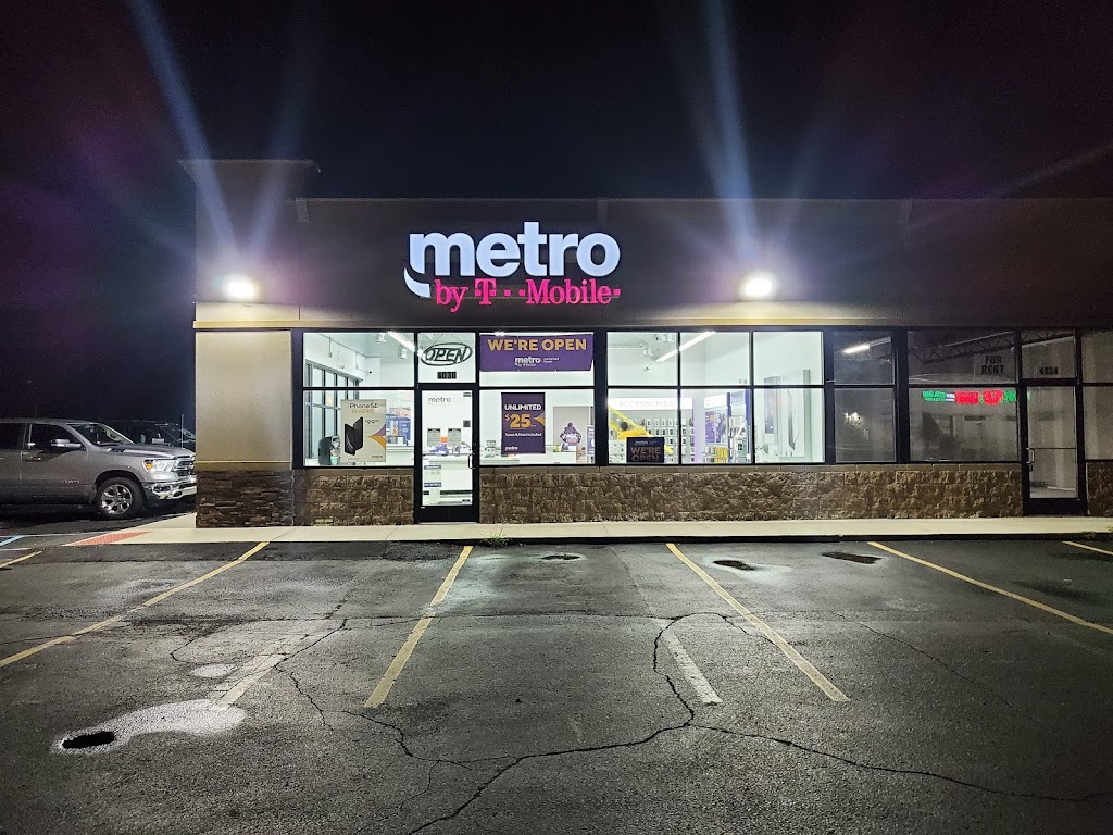 Metro by T-Mobile - electronics store  | Photo 1 of 7 | Address: 4030 Auburn Rd, Shelby Township, MI 48317, USA | Phone: (586) 918-1111