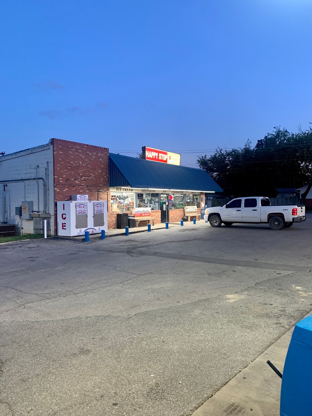 Happy Stop | 300 Charlie Dr, Whitesboro, TX 76273, USA | Phone: (903) 564-5772