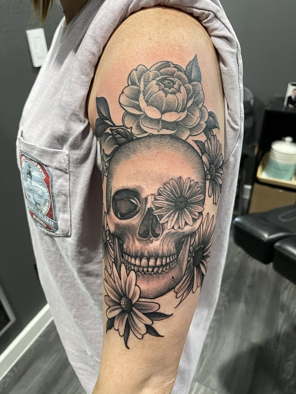The Black Rose Studio | 215 N Walnut Creek Dr #101, Mansfield, TX 76063, USA | Phone: (682) 518-3142