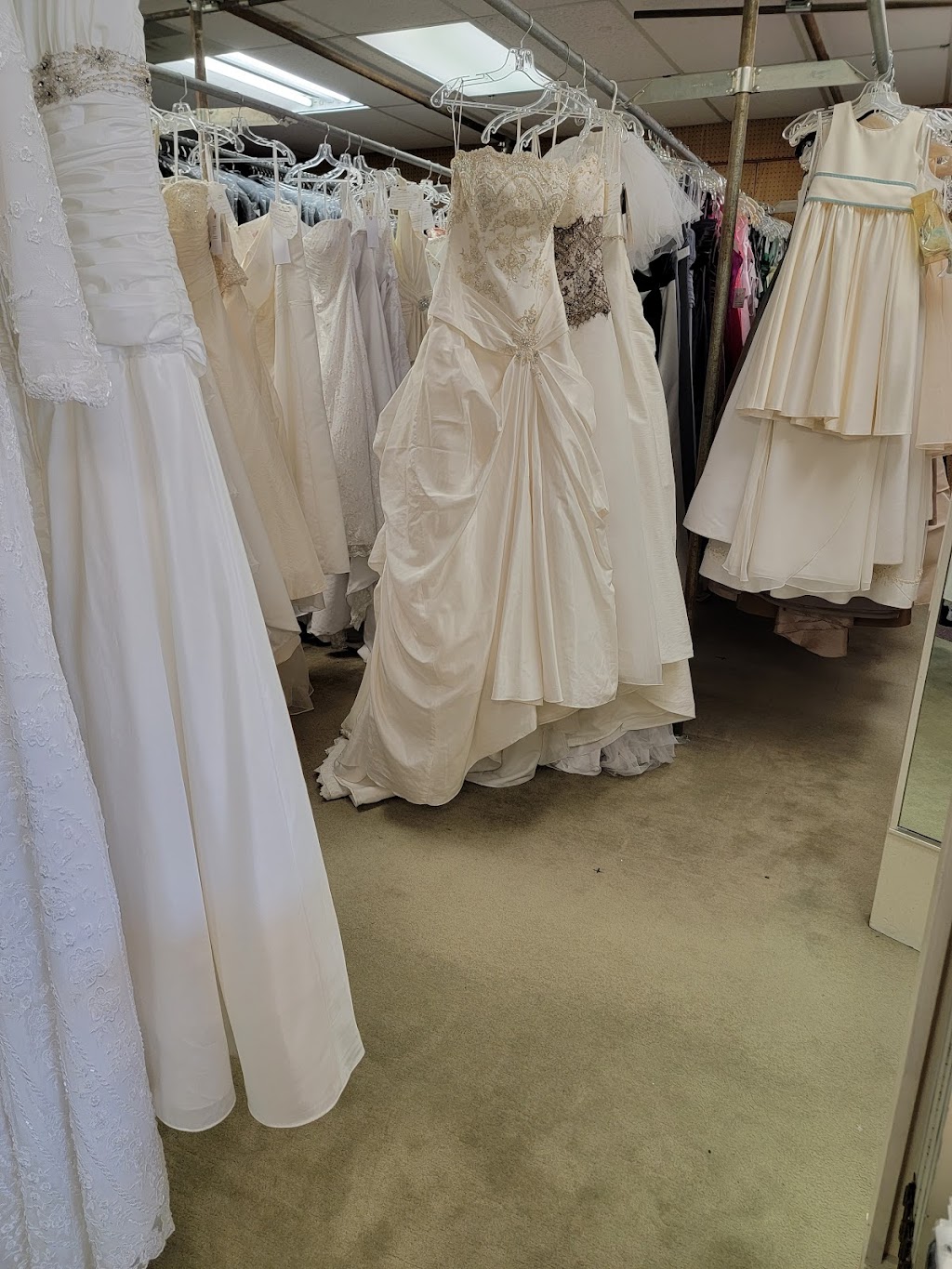 American Tuxedo and Bridal | 3629 Gallatin Pike, Nashville, TN 37216, USA | Phone: (615) 262-4528