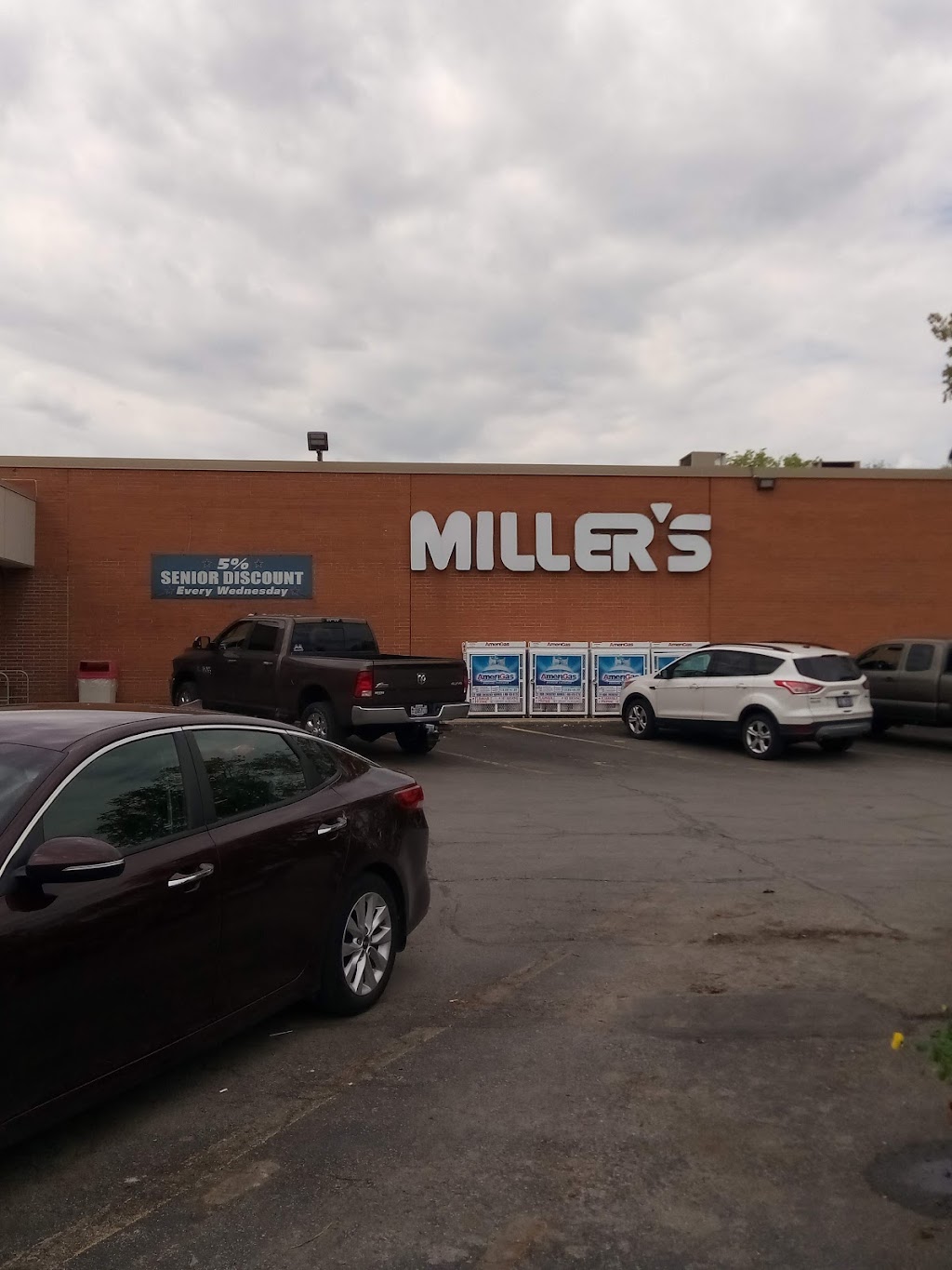 Millers Super Valu | 505 W Maple St, Clyde, OH 43410, USA | Phone: (419) 547-0338