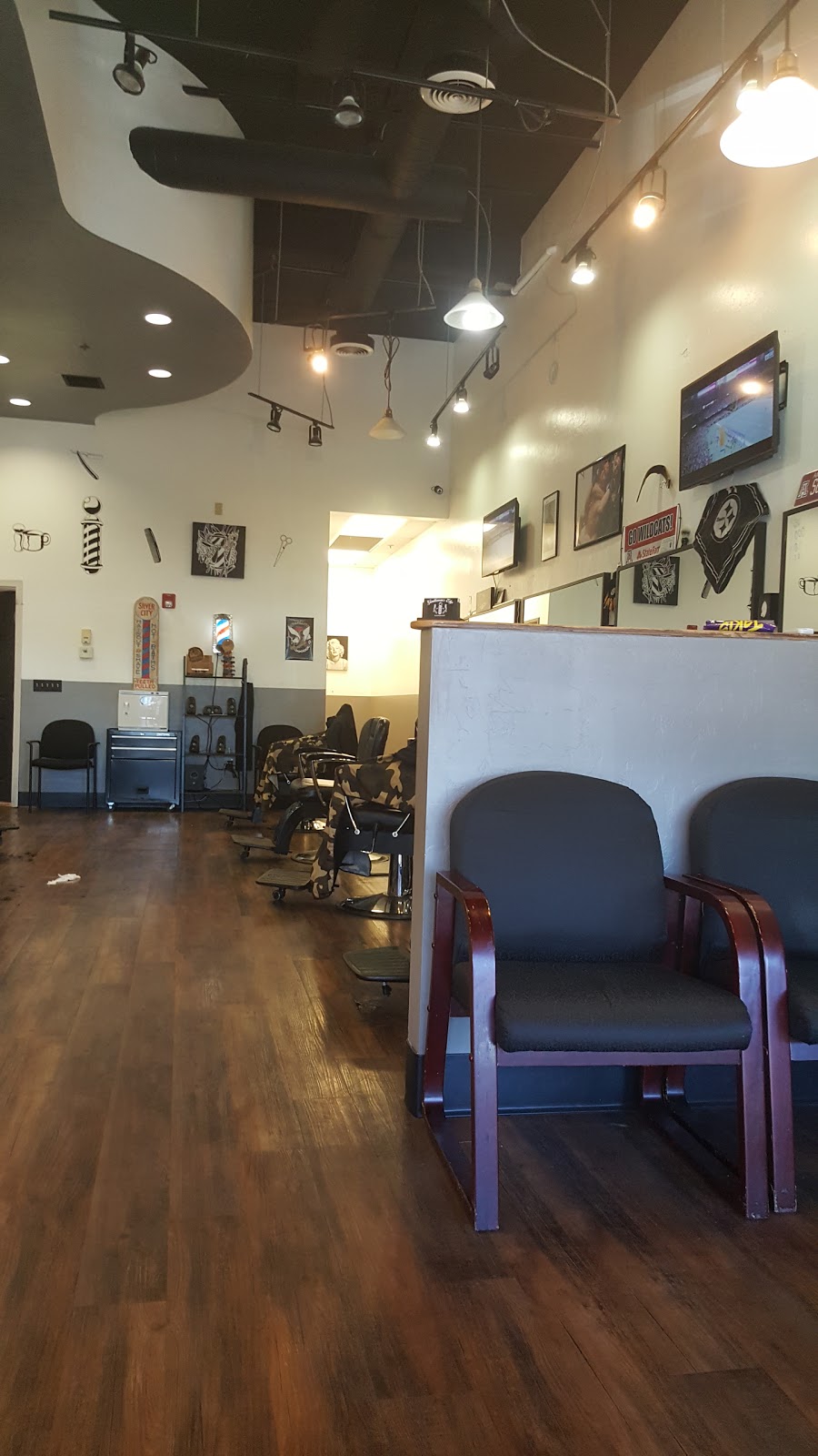 Gentlemens Edge Barbershop | 8245 N Silverbell Rd #121, Tucson, AZ 85743 | Phone: (520) 638-8282