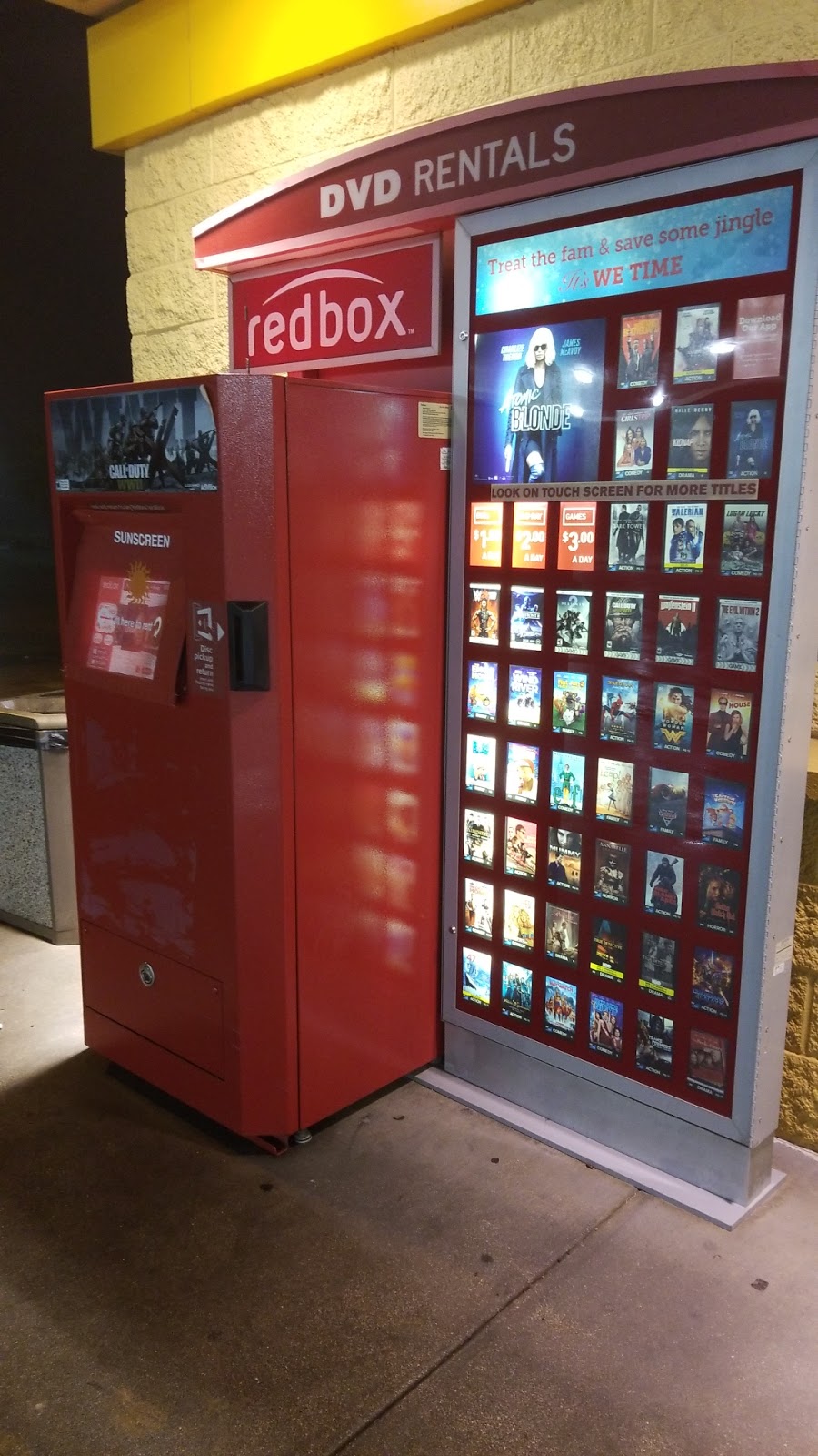 Redbox | 1693 River Rd, Boerne, TX 78006, USA | Phone: (866) 733-2693