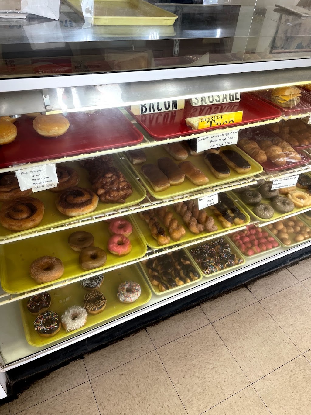 Ozzies Donuts | 615 S Lake Dallas Dr, Lake Dallas, TX 75065, USA | Phone: (940) 497-3736