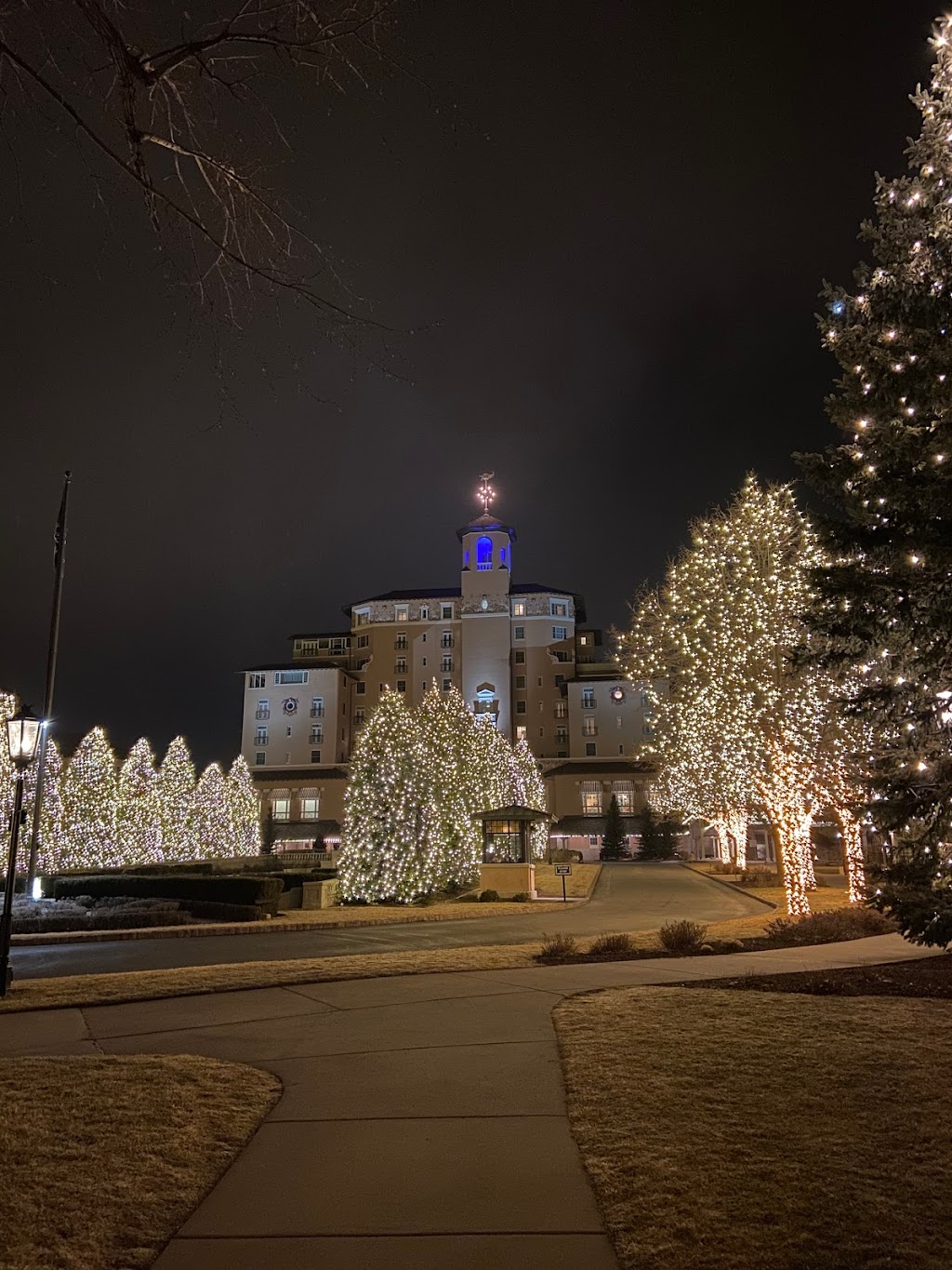 Broadmoor Hotel West Tower | 125 El Pomar Rd, Colorado Springs, CO 80906, USA | Phone: (719) 634-7711