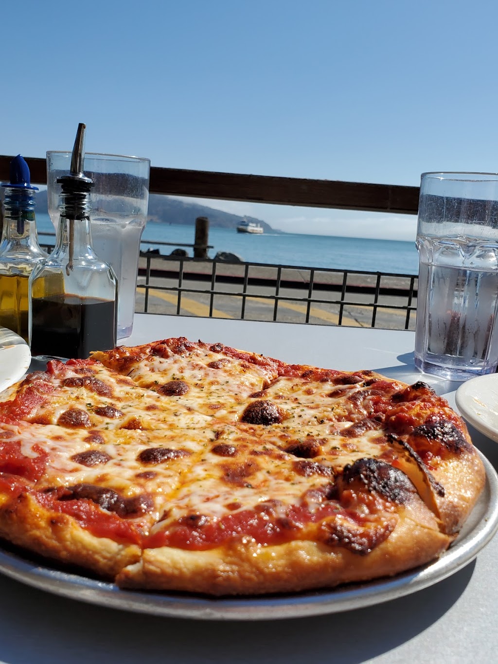 Venice Pizzeria | 629 Bridgeway, Sausalito, CA 94965, USA | Phone: (415) 332-4418