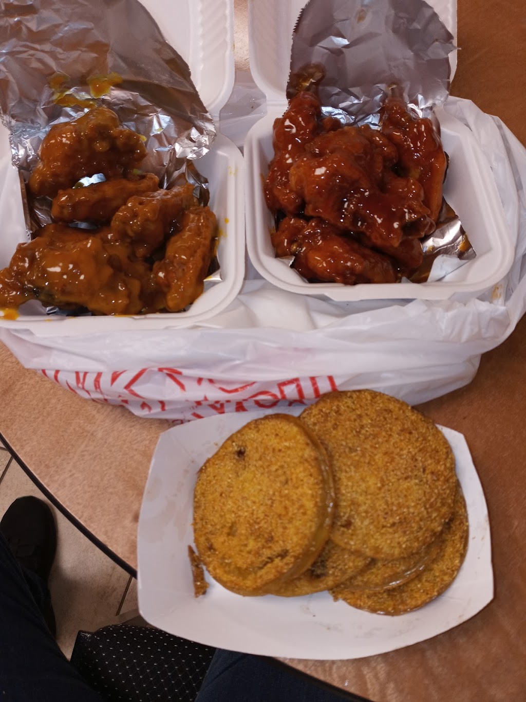 Valley Wings | 908 Raymond St, Akron, OH 44307, USA | Phone: (330) 375-1000
