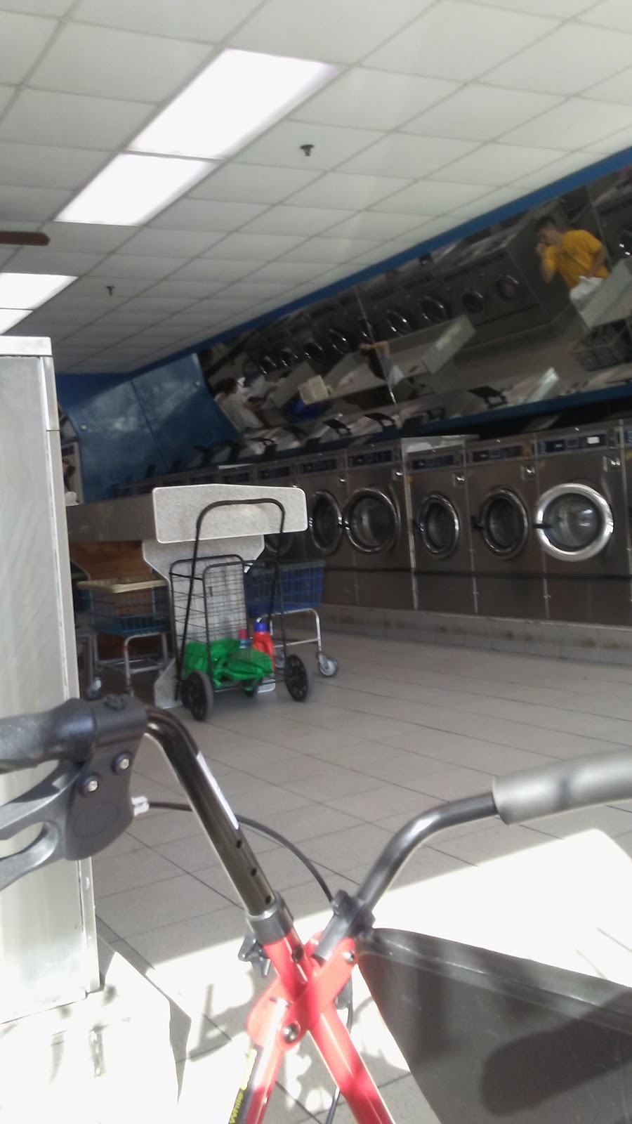 Star Laundromat | 46-21 Kissena Blvd, Queens, NY 11355, USA | Phone: (917) 855-2302