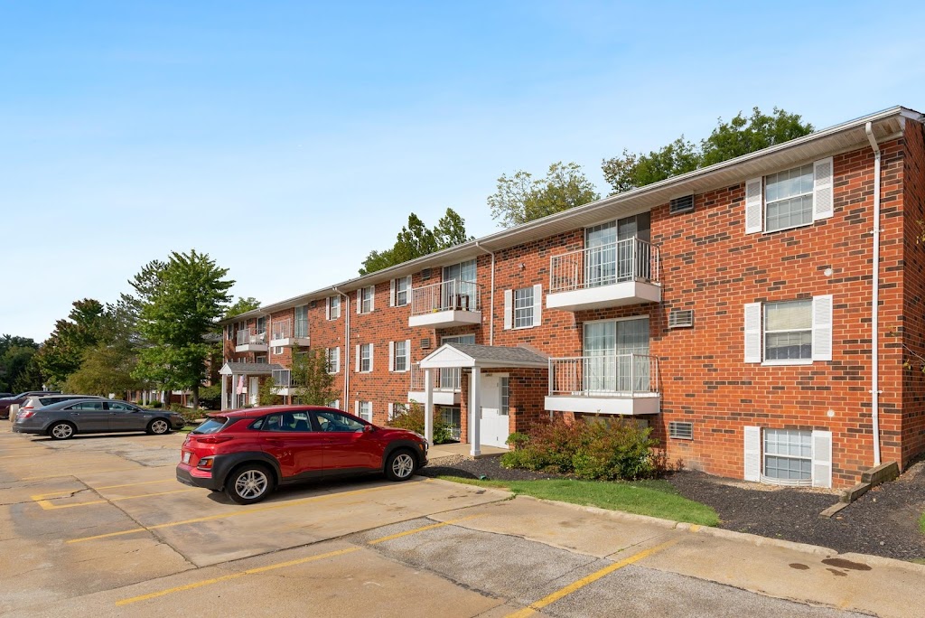 Walnut Hill Apartments | 12601 Walnut Hill Dr, North Royalton, OH 44133, USA | Phone: (440) 237-1001