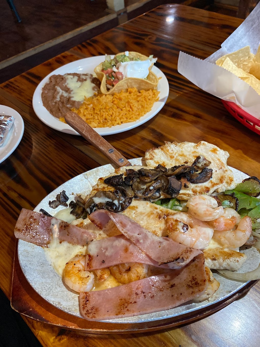 Los Comales Mexican Restaurant | 2860 S Perkins Rd, Memphis, TN 38118, USA | Phone: (901) 369-0528