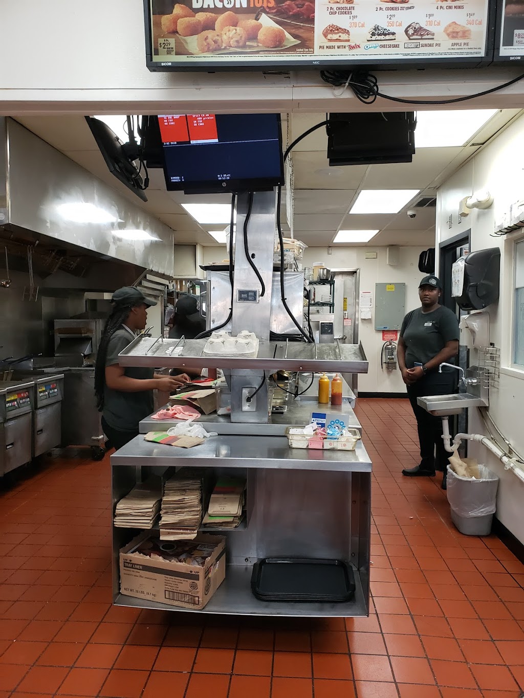 Burger King | 200 E Judge Perez Dr, Chalmette, LA 70043, USA | Phone: (504) 681-9353