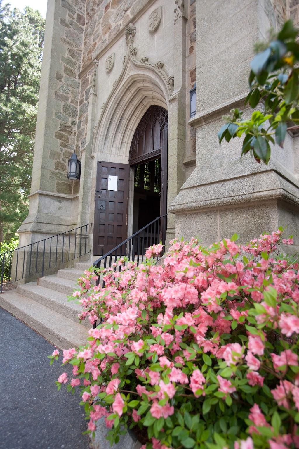 Church of the Redeemer | 379 Hammond St, Chestnut Hill, MA 02467, USA | Phone: (617) 566-7679