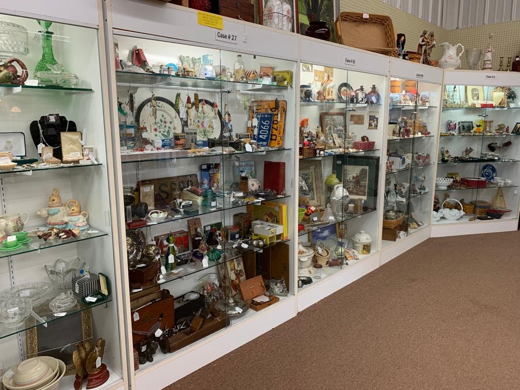 Kellys Antique World & Flea Market | 11111 Main St, Clarence, NY 14031, USA | Phone: (716) 759-8483