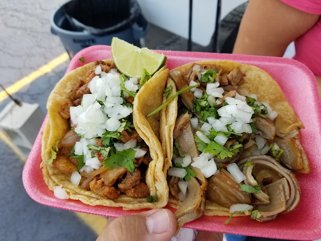 Tacos Y Tortas Lupita Food Truck | 952 Joslyn Ave, Pontiac, MI 48340, United States | Phone: (248) 805-3041