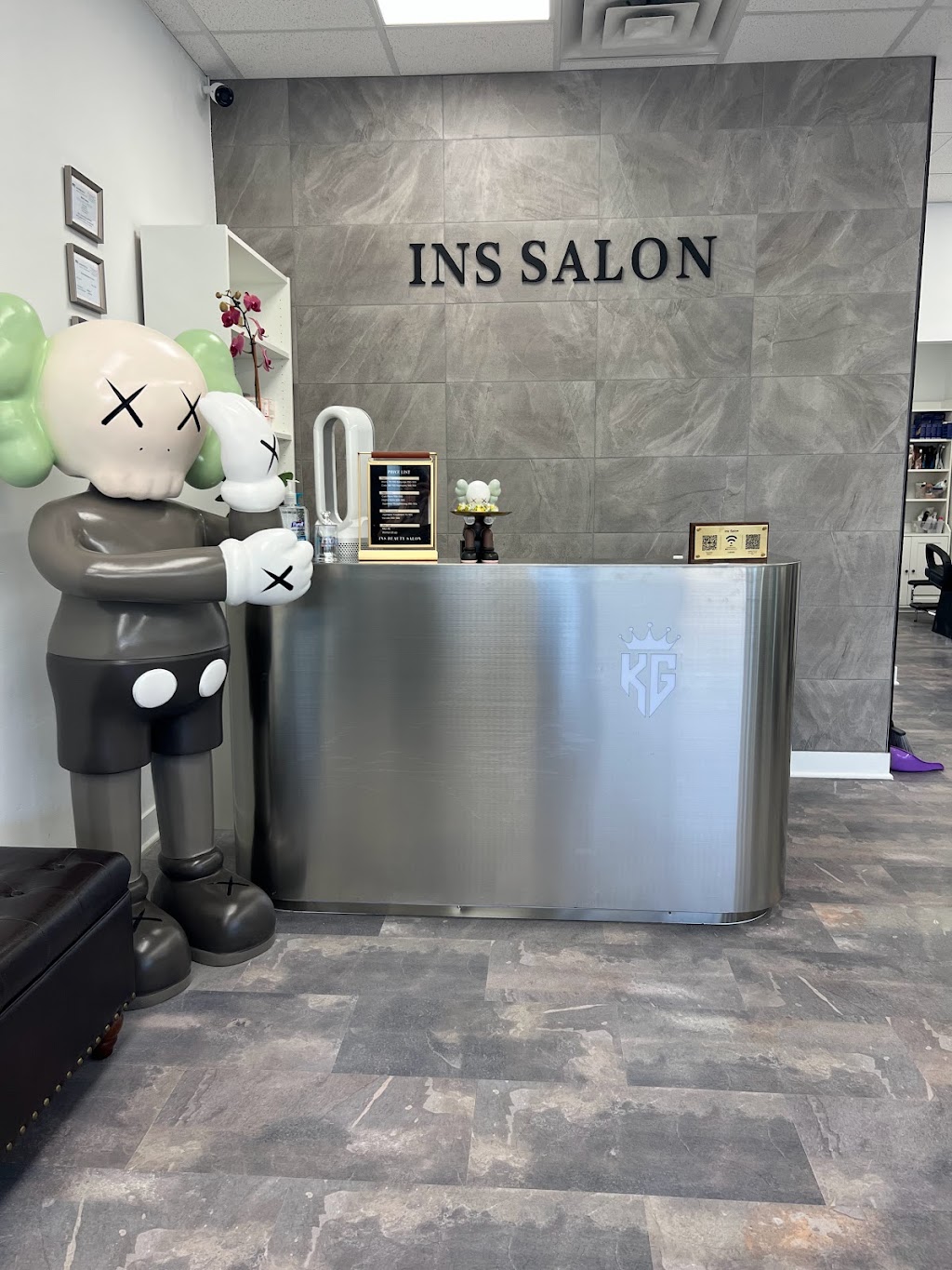 Ins hair salon | 2432 University Ave W, St Paul, MN 55114, USA | Phone: (651) 683-2864