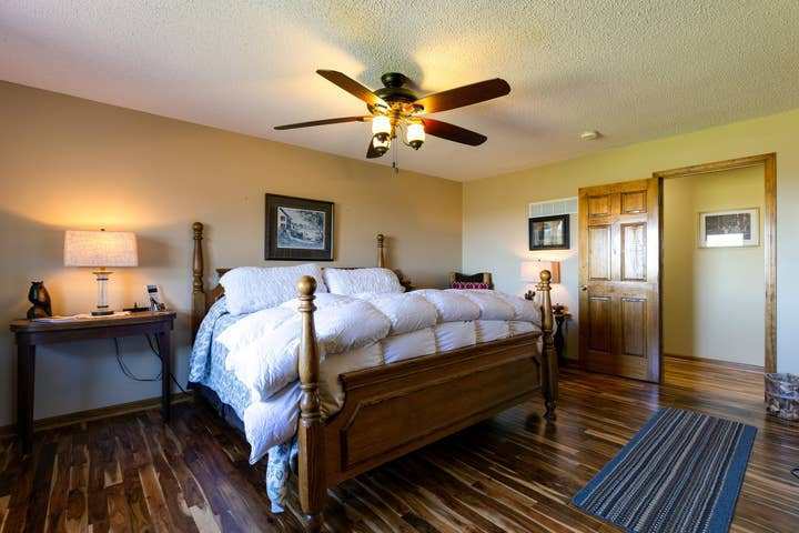 Scenic Ridge Vacation Rentals | 7717 Southpoint Dr, Camden, MO 64017, USA | Phone: (816) 550-6497