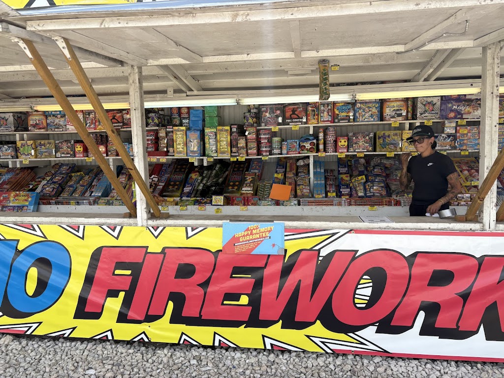 Alamo Fireworks Stand | 13970 US-377, Benbrook, TX 76126, USA | Phone: (210) 667-1106