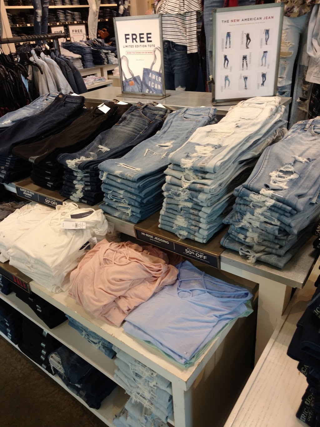 American Eagle Outlet | Inter Of I79 and Rt208, Suite 1205, Grove City, PA 16127, USA | Phone: (724) 748-4744