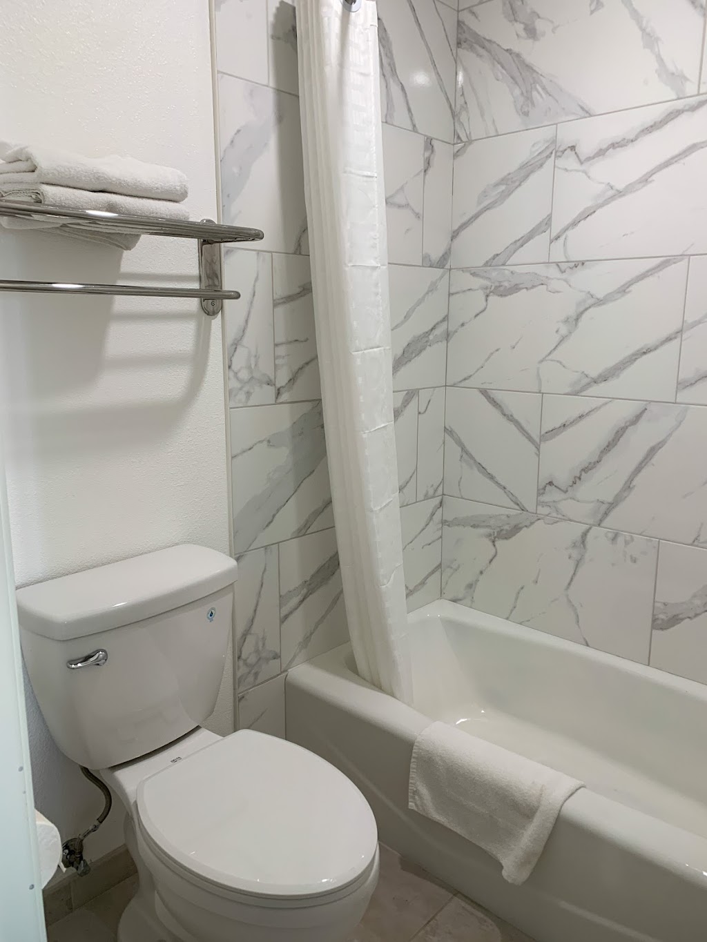 Mojave Inn | 15499 Village Dr, Victorville, CA 92394, USA | Phone: (760) 243-5858