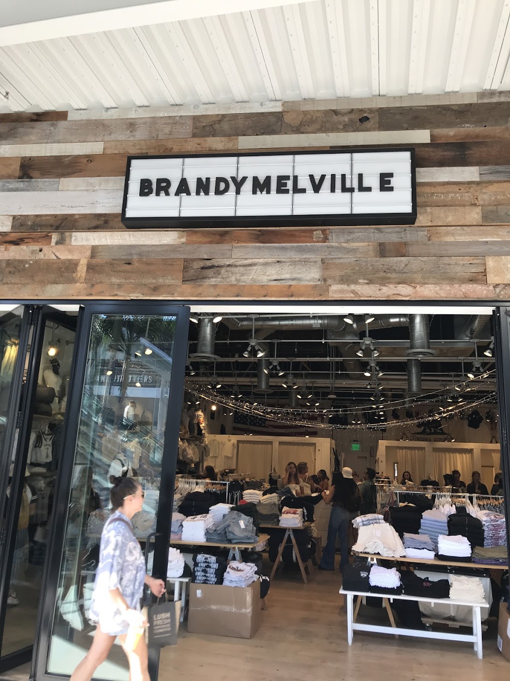 Brandy Melville | 21034 Pacific Coast Hwy, Huntington Beach, CA 92648, USA | Phone: (714) 374-1066