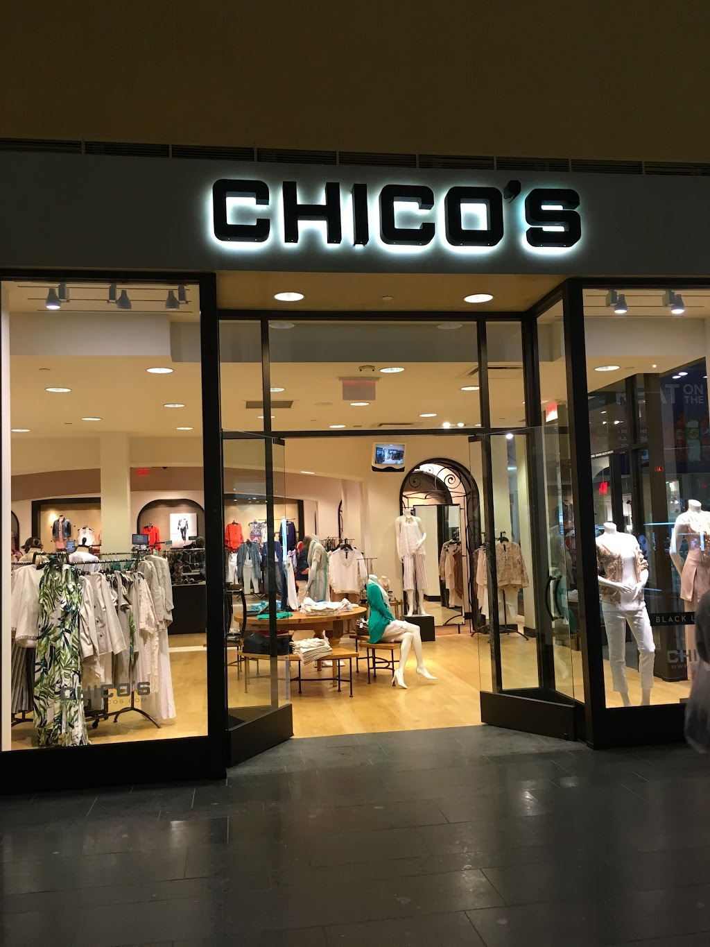 Chicos | 1073 Paramus Park Mall, Paramus, NJ 07652, USA | Phone: (201) 262-1844