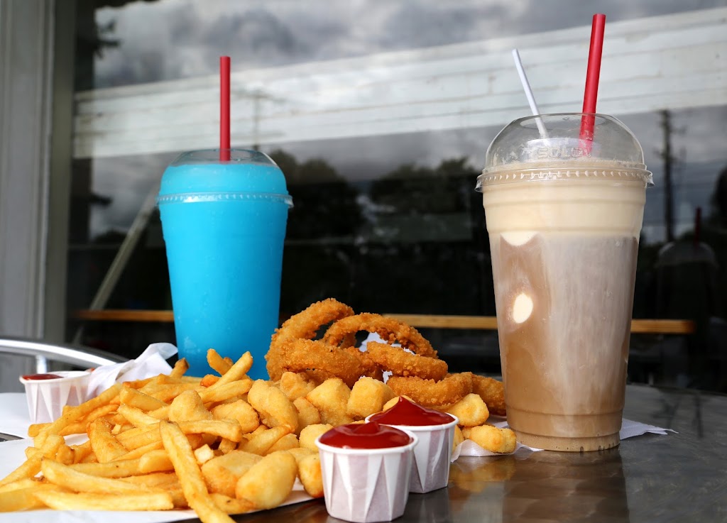 Hefners Frozen Custard & Jumbo Burgers | N71W5184 Columbia Rd, Cedarburg, WI 53012, USA | Phone: (262) 376-0601