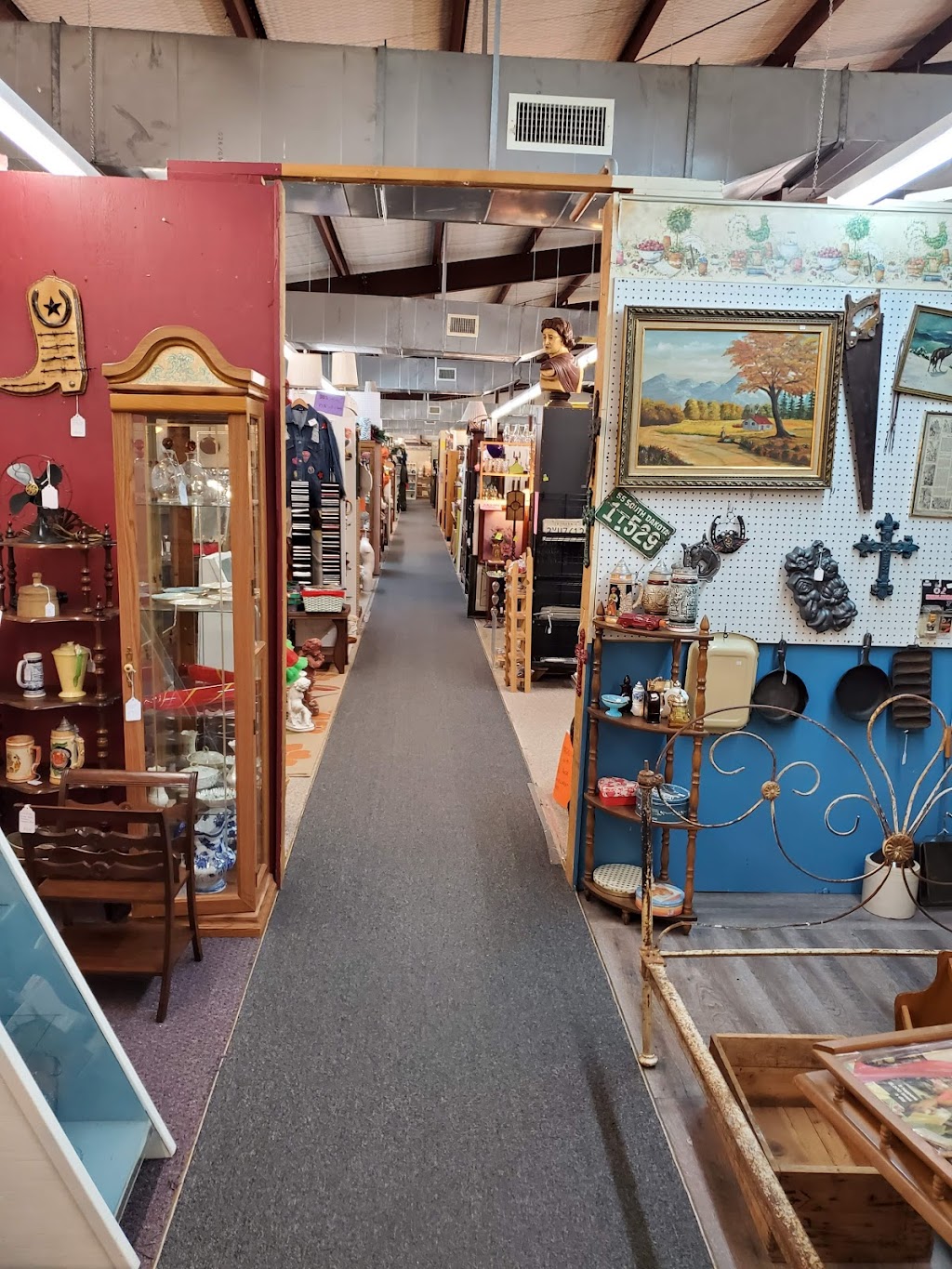 Burleson Antique Mall | 2395 SW Wilshire Blvd # A, Burleson, TX 76028, USA | Phone: (817) 295-7890