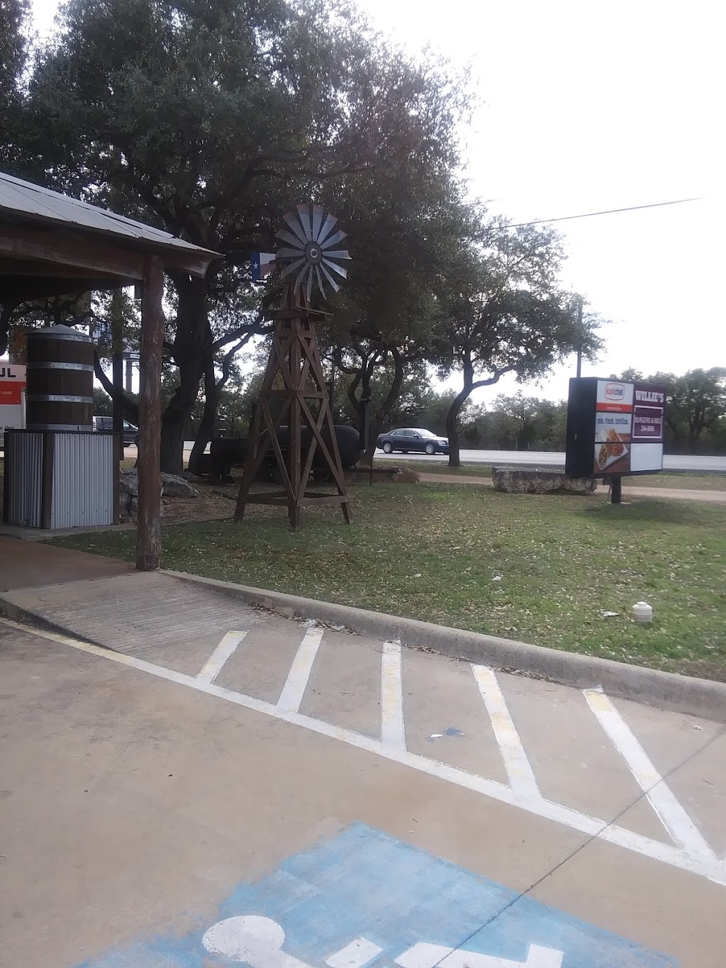 Willies Burgers & BBQ | 21018 State Hwy 71, Spicewood, TX 78669, USA | Phone: (512) 264-8866