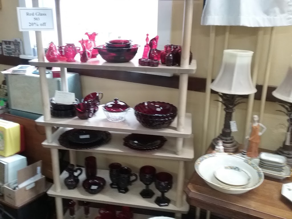 Riverbank Antique Market | 140 E Front St, Pemberville, OH 43450, USA | Phone: (419) 287-3373