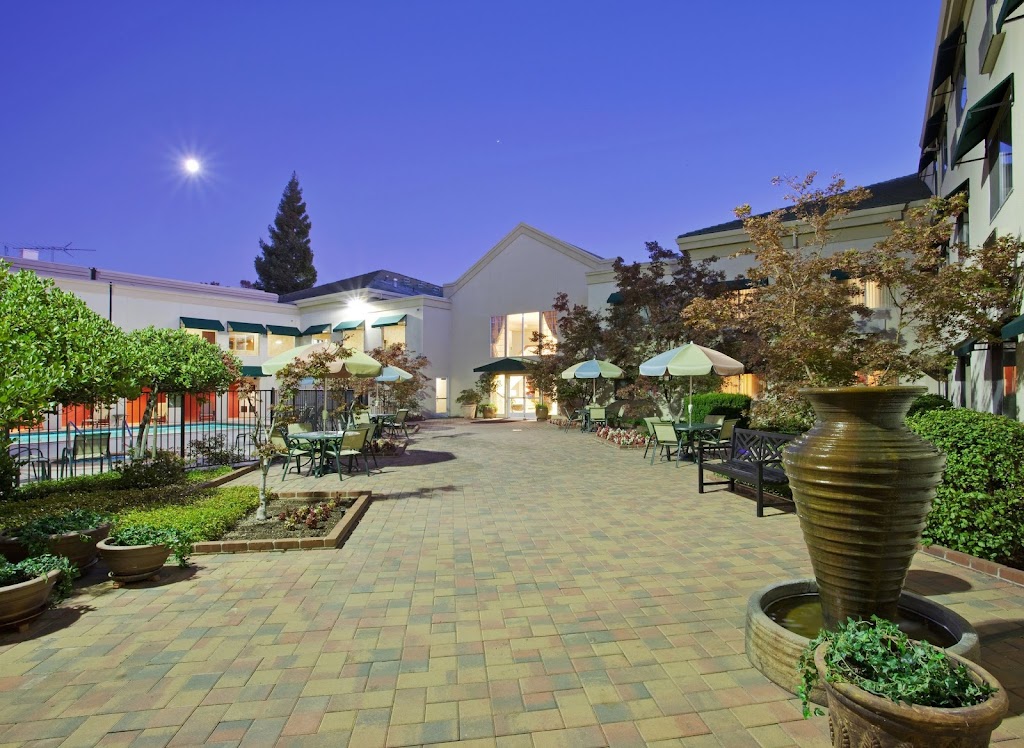 Holiday Inn Auburn, an IHG Hotel | 120 Grass Valley Hwy, Auburn, CA 95603, USA | Phone: (530) 887-8787