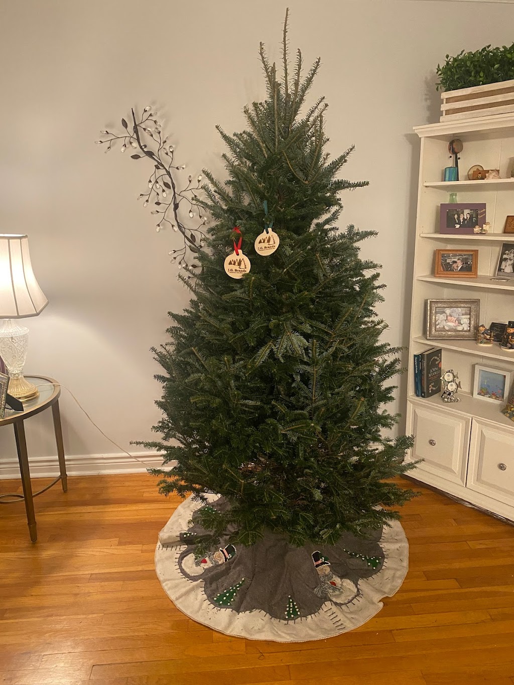 J.G. Brands Christmas Tree Sales, Inc. | 235th Ct &, Hillside Avenue, Queens, NY 11426, USA | Phone: (718) 464-8653