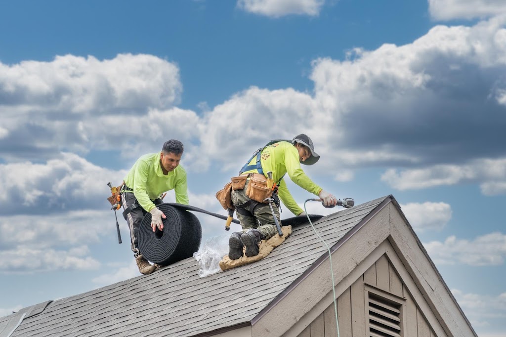 Roofer In CT Stamford | 124 West Ave, Stamford, CT 06902, USA | Phone: (860) 362-3700