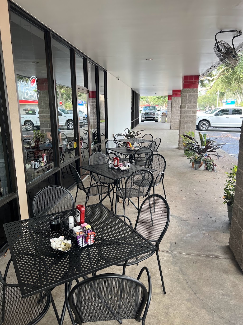 Britts Cafe North Lakeland | 6617 N Socrum Loop Rd, Lakeland, FL 33809, USA | Phone: (863) 583-4252