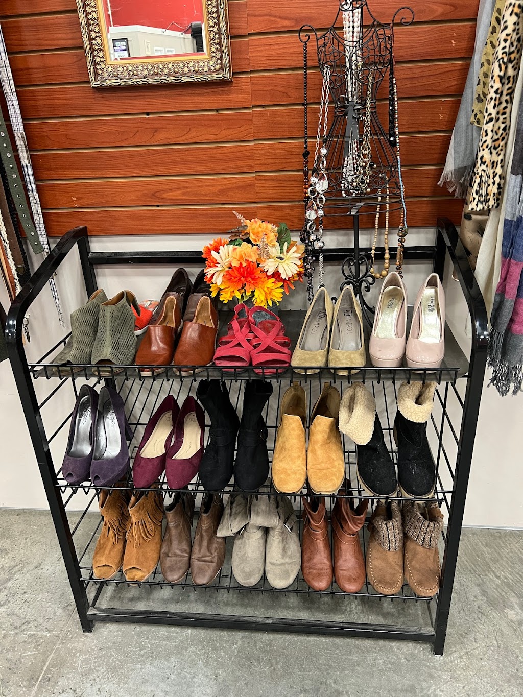 Goodwill Waveland Retail Store & Donation Center in 318 US90 Suite B