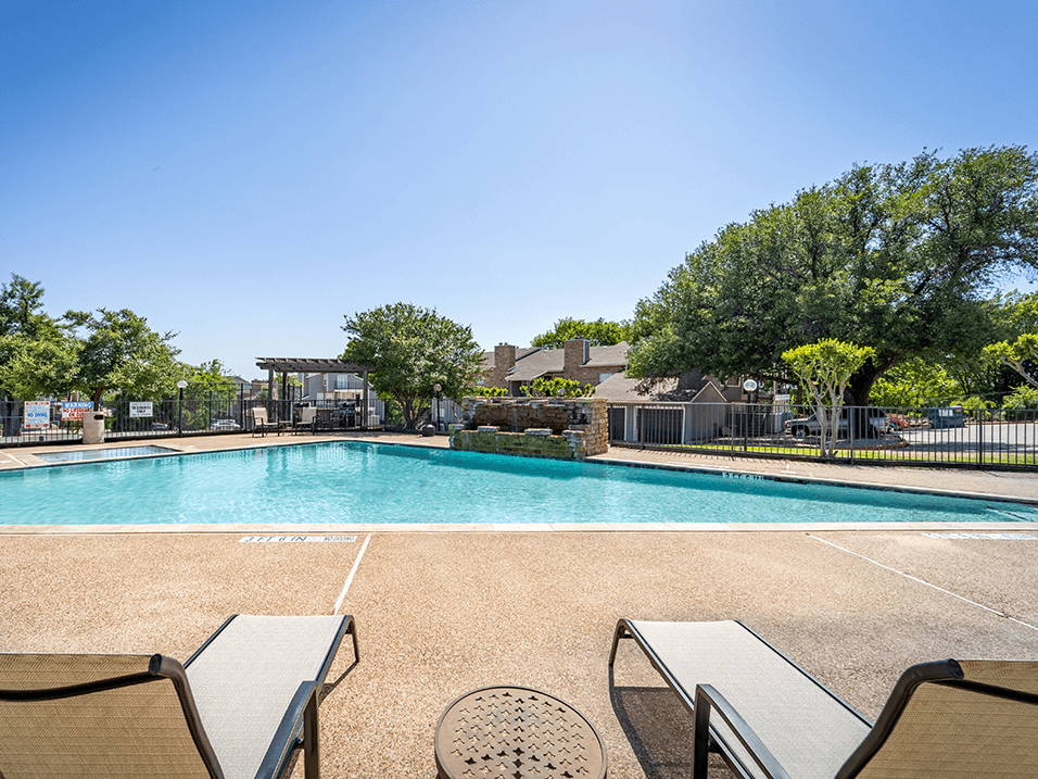 Summit on the Lake Apartments | 6555 Shady Oaks Manor Dr, Fort Worth, TX 76135, USA | Phone: (817) 349-3080