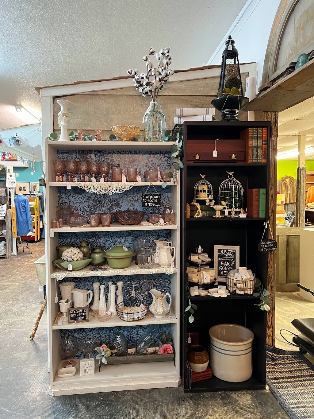 Lone star antique and craft mall | 102 Manor Dr, Azle, TX 76020, USA | Phone: (817) 683-9046