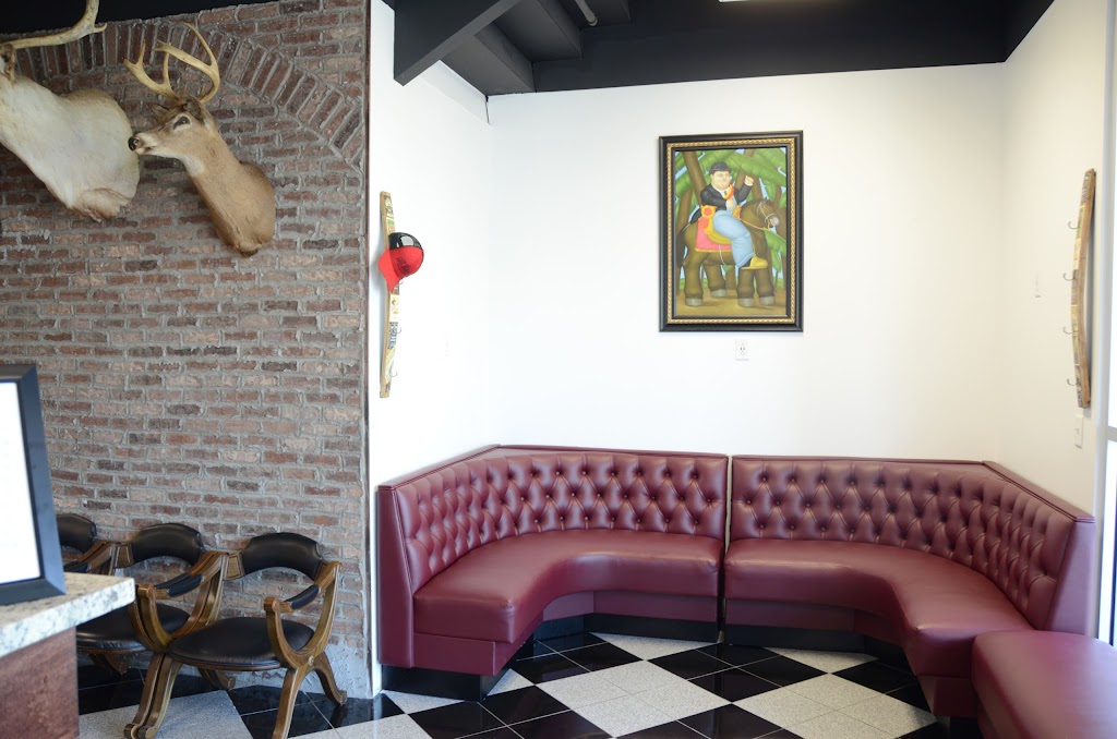 Luis Barber Classic Barbershop | 3015 Belshire Village Dr #112, Spring Hill, TN 37174, USA | Phone: (615) 302-8882