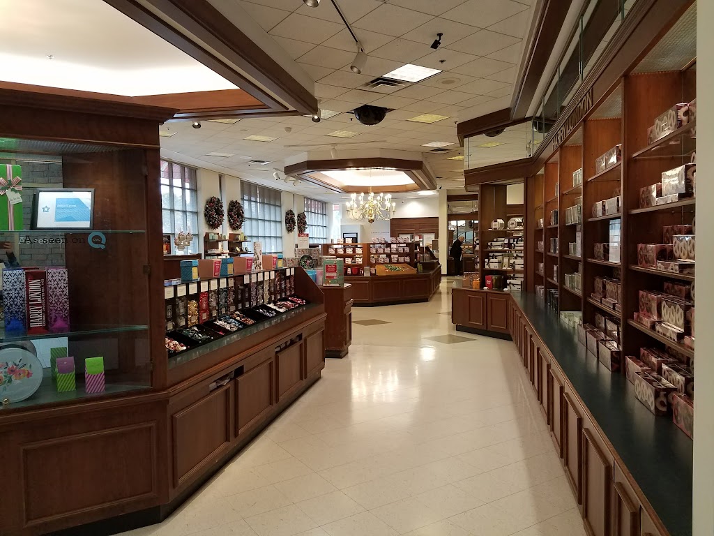 Harry London Candies Inc | 5353 Lauby Rd, North Canton, OH 44720, USA | Phone: (330) 494-0833