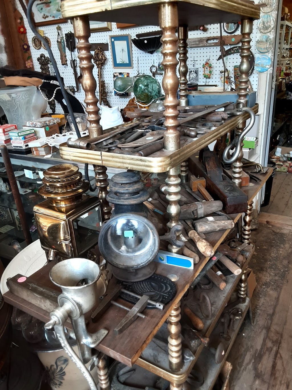 Abbotts Affordable Antiques | 32 West St, Gloversville, NY 12078, USA | Phone: (518) 775-6252
