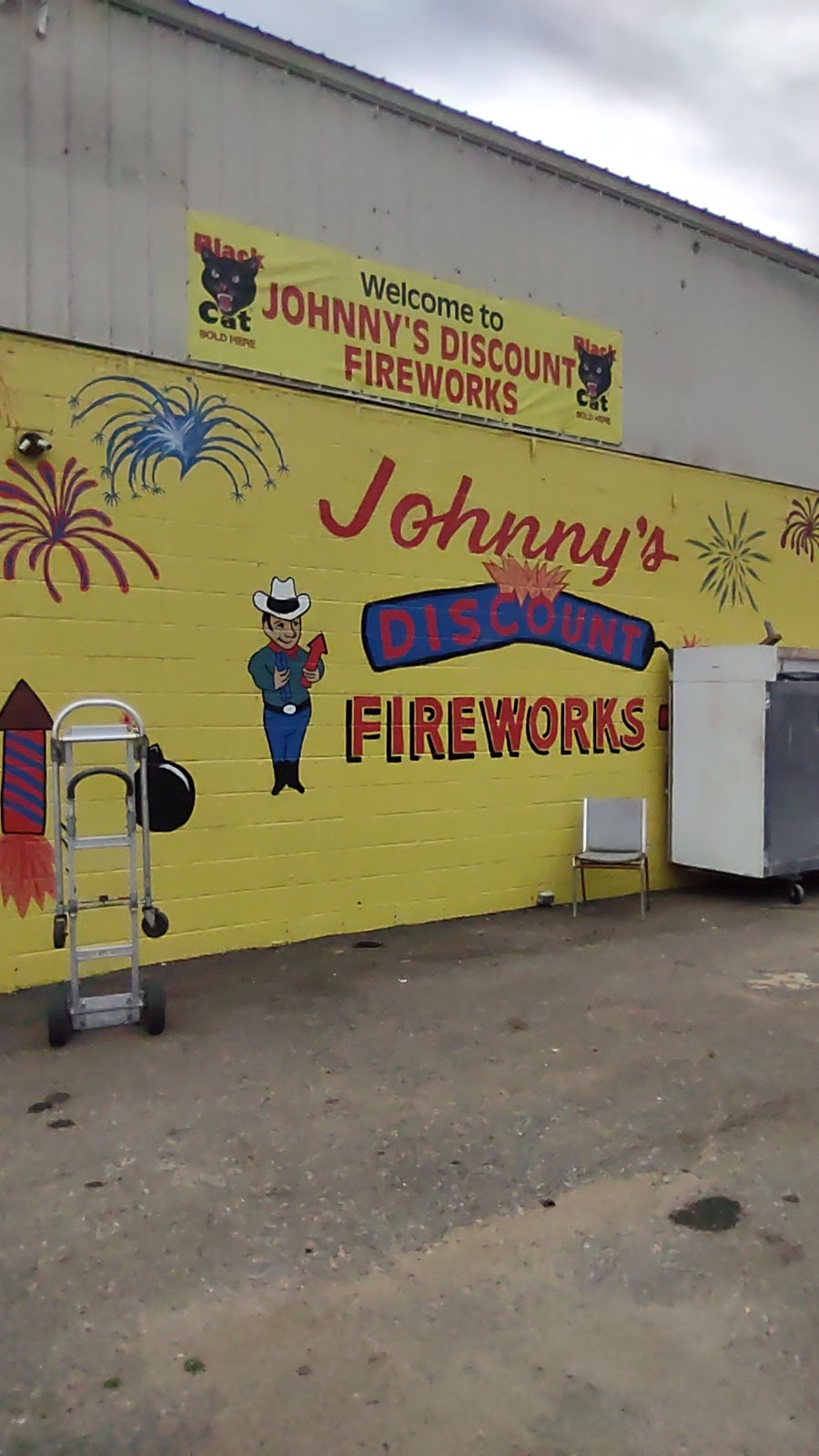 Johnnys Discount Fireworks and Grocery | 1985 US-321 north, Clover, SC 29710, USA | Phone: (803) 222-6757