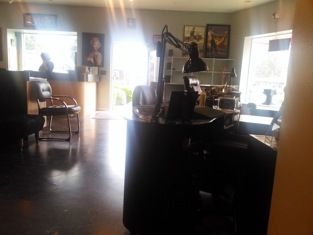 Clipz & Stylez Hair Salon | 730 W F St, Oakdale, CA 95361, USA | Phone: (209) 845-8829