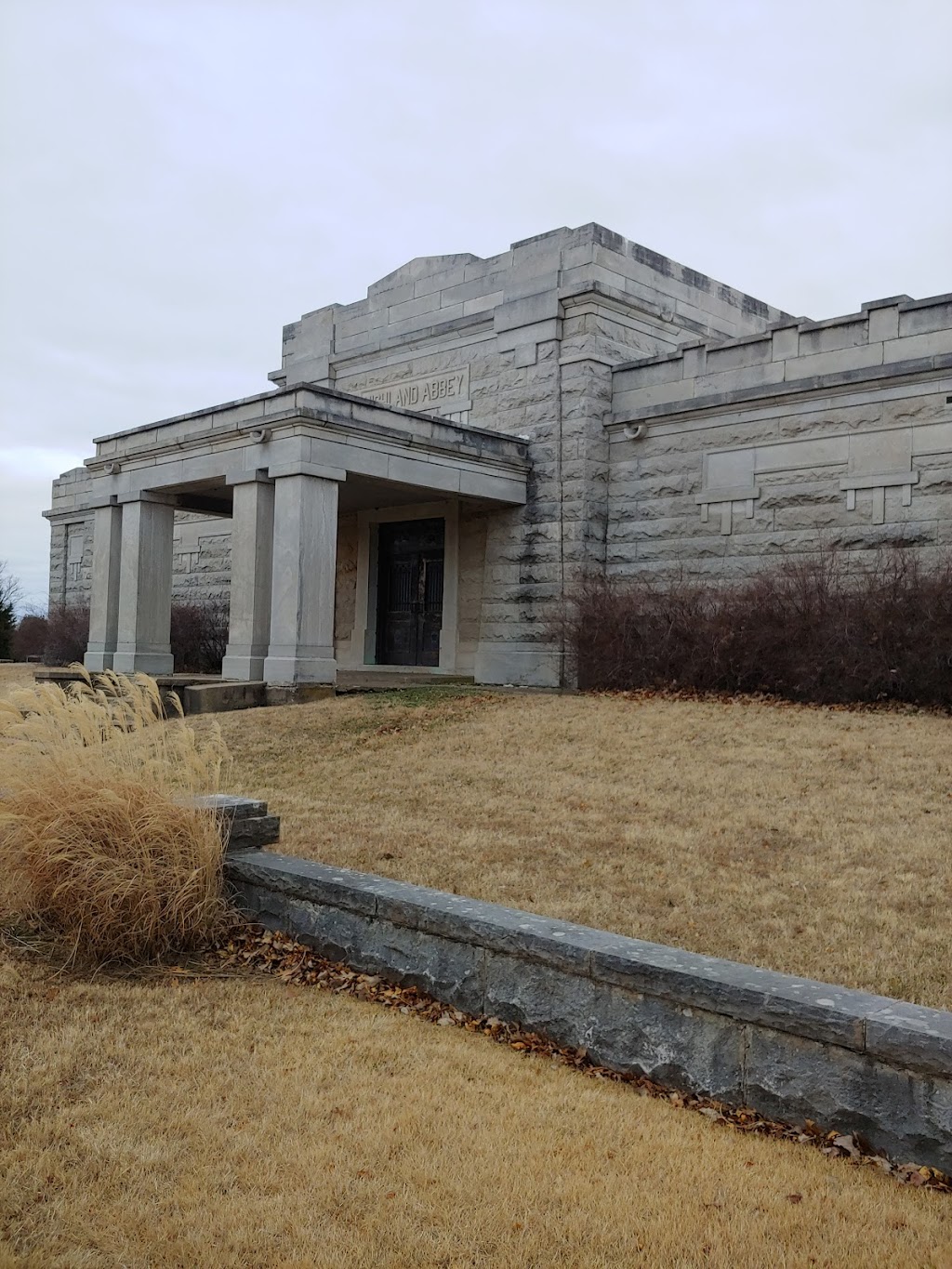 Highland Cemetery | 702 Amos Becker Rd, Winfield, KS 67156, USA | Phone: (620) 221-5500