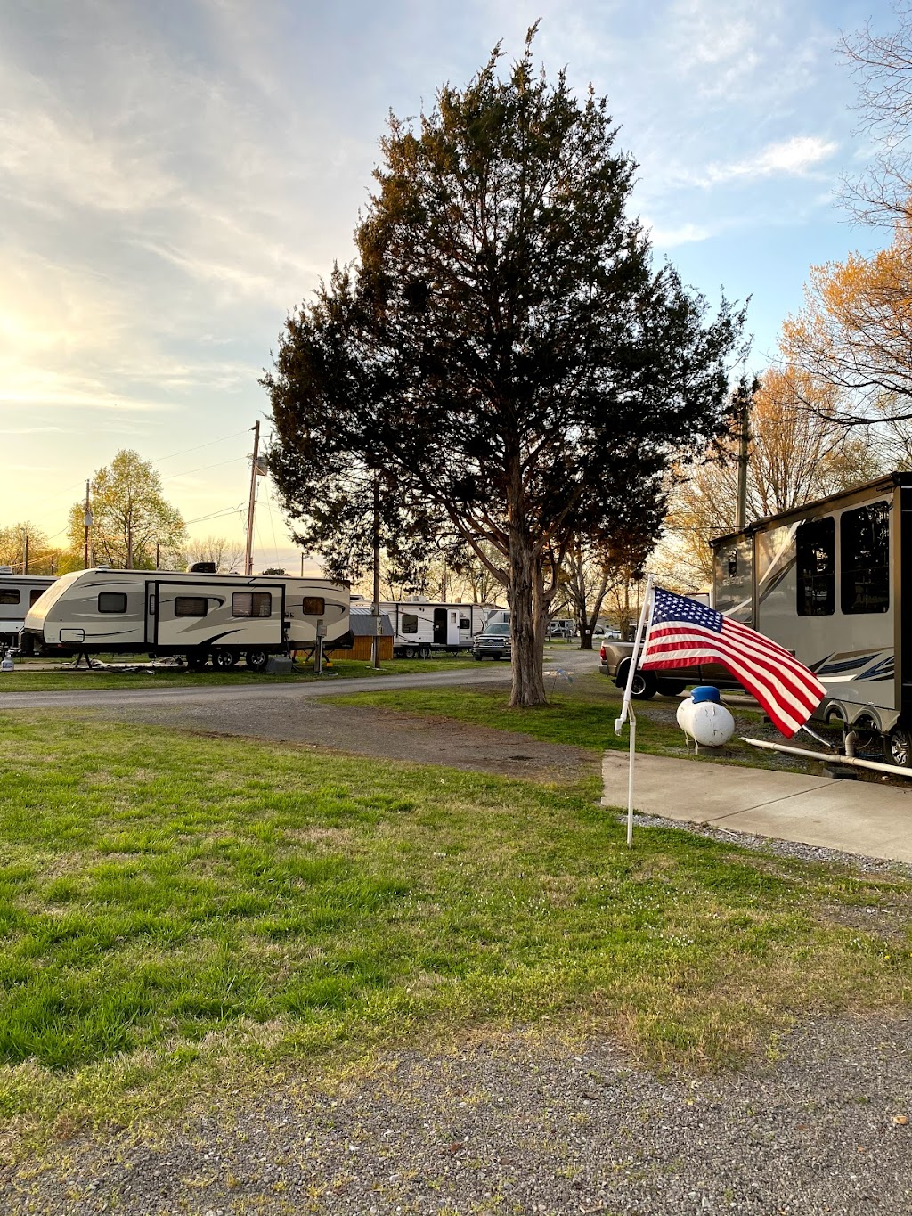 Cherokee Marina & Campground | 450 Cherokee Dock Rd, Lebanon, TN 37087, USA | Phone: (615) 444-2783